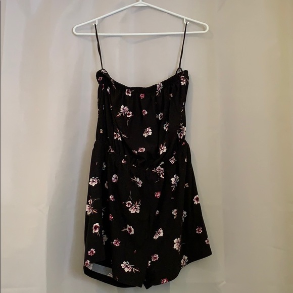 ✨ Floral Romper - Picture 2 of 6